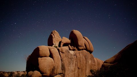 Starlapse moving forwards and backwards behind rocks in the Joshua Tree National Park, California, United States of America 