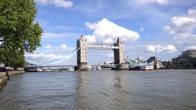 Time-lapse video of Tower Bridge in London and Thames River