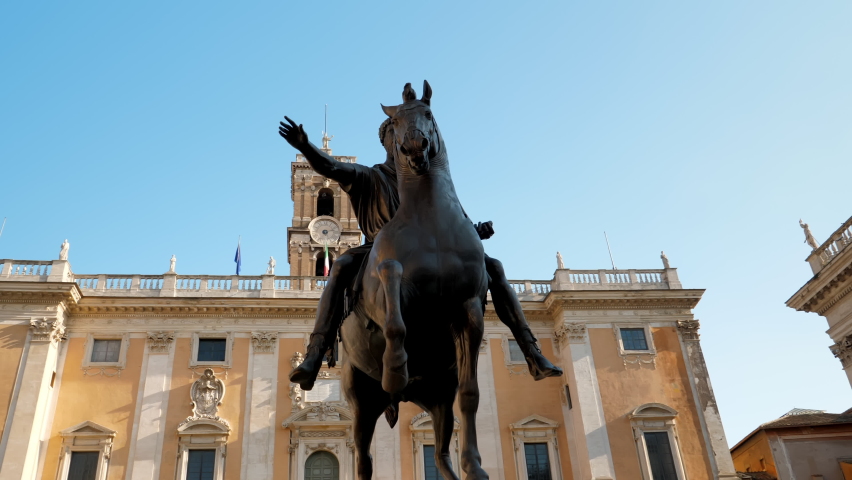 Palazzo Senatorio and tracking equestrian statue of Marcus Aurelius at Michelangelo