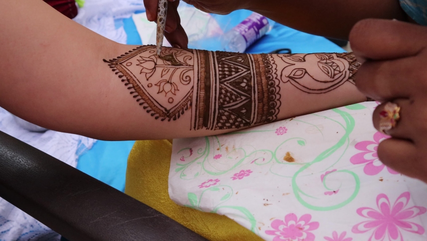 Mehendi Art by Heena Vahid