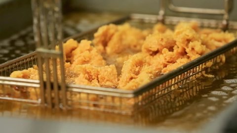 The process of frying spiced chicken in a store. Not Noise.