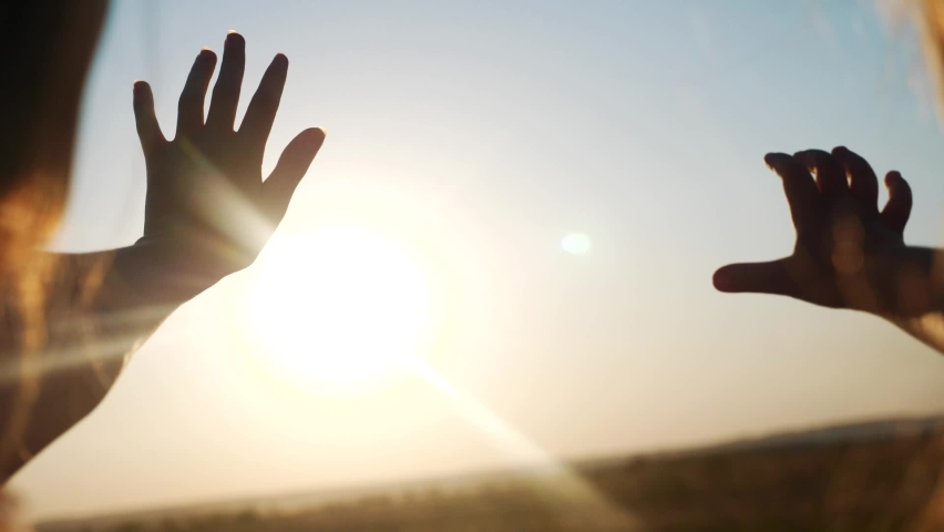 hands in the sun. mom and daughter hands reach out to the sun silhouette sunlight. happy family kid dream concept. mom and daughter dream of god religion sunset concept Royalty-Free Stock Footage #1065648898