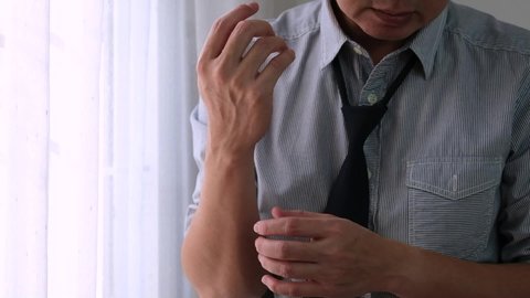 The hands of Asian men have numbness of the wrists and fingertips, or have peripheral neuropathy.