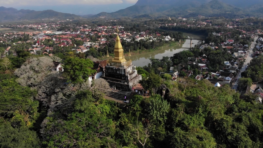 phou si stupa in luang prabang Royalty-Free Stock Footage #1066151206