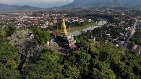 phou si stupa in luang prabang