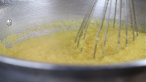 Preparation of yellow polenta -porridge-