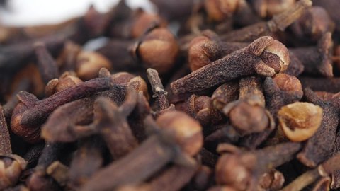 Close shot of cloves, Cloves in a rotating shot