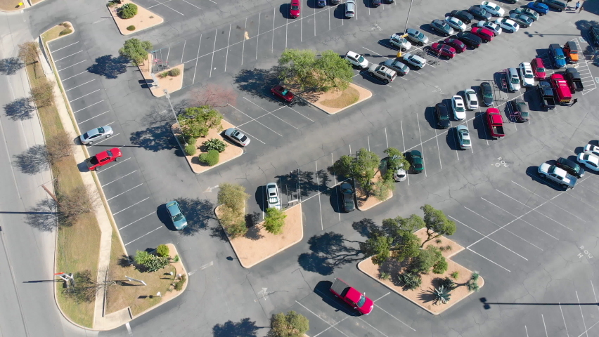 [AERIAL] Fly Through of Outlet Parking Lot