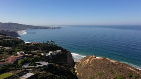 Panoramic View Above Torrey Pines And Luxurious La Jolla Real Estate With Revealing Shot Of Scripps Pier In Distance - panning drone