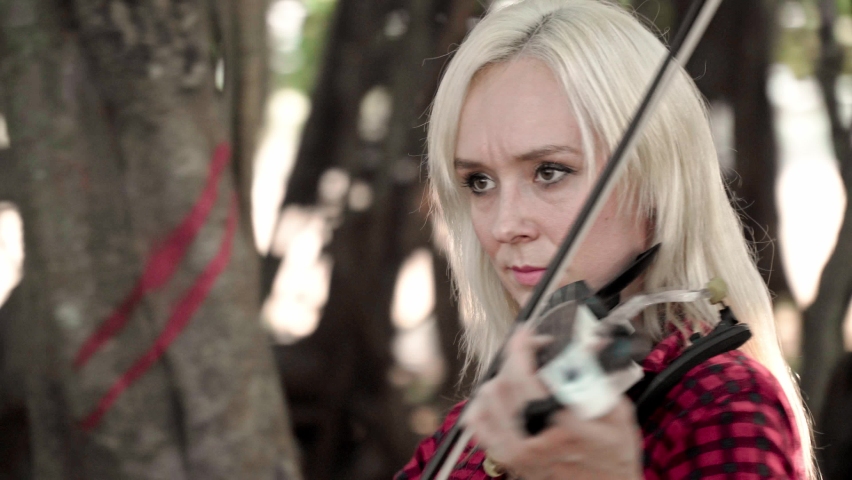 The girl playing the violin close-up