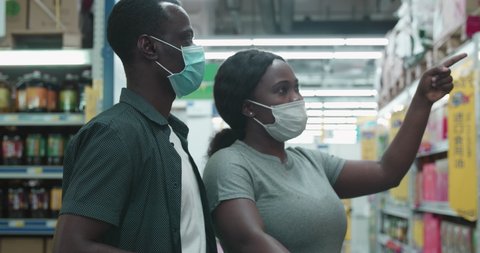 african couple shopping in the suppermarket wear face mask  库存视频