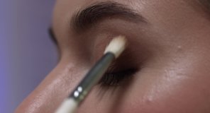 This is a stock footage of wonderful footage of an young girl doing makeup. This 4000x2160 (4K) video will look great in any video project depicting female beauty. Incorporate these footage into your 