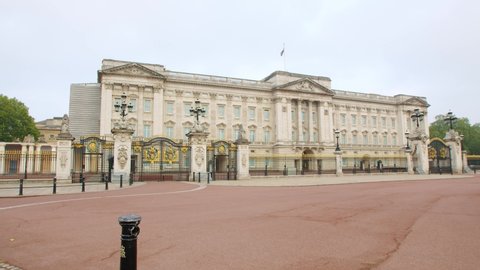 Lockdown in London, slow motion gimbal shot of Buckingham Palace, during 2020's Coronavirus pandemic.