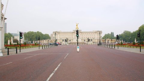 Gimbal walk of the approach to Buckingham Palace, London, during the Coronavirus pandemic 2020.