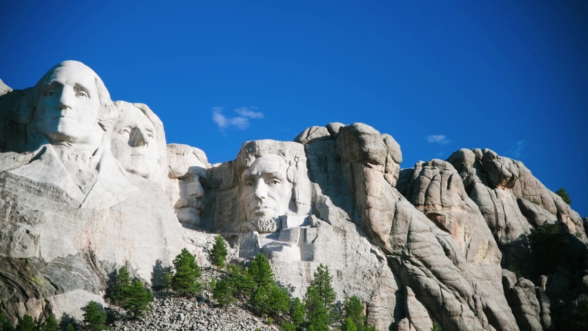 Amazing panoramic view of Mount Rushmore in summer season