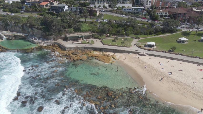 Uncrowded Bronte Beach With Bronte Baths And Swimming Basin - Beach Hut At Bronte Park In Sydney, New South Wales, Australia. - aerial
