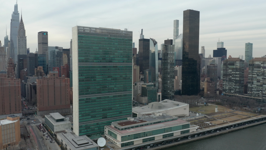 Flying further counter clockwise around United Nations headquarters in NYC