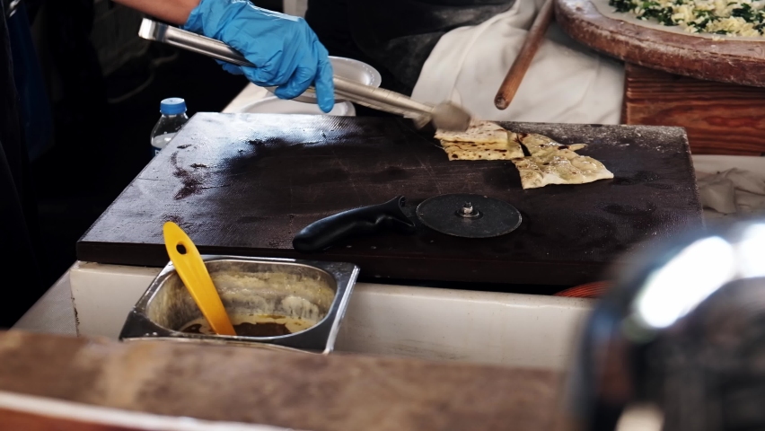 Turkish Cook Serving Gozleme Flatbread 스톡 동영상 비디오(100% 로열티 프리) 1068400964 | Shutterstock