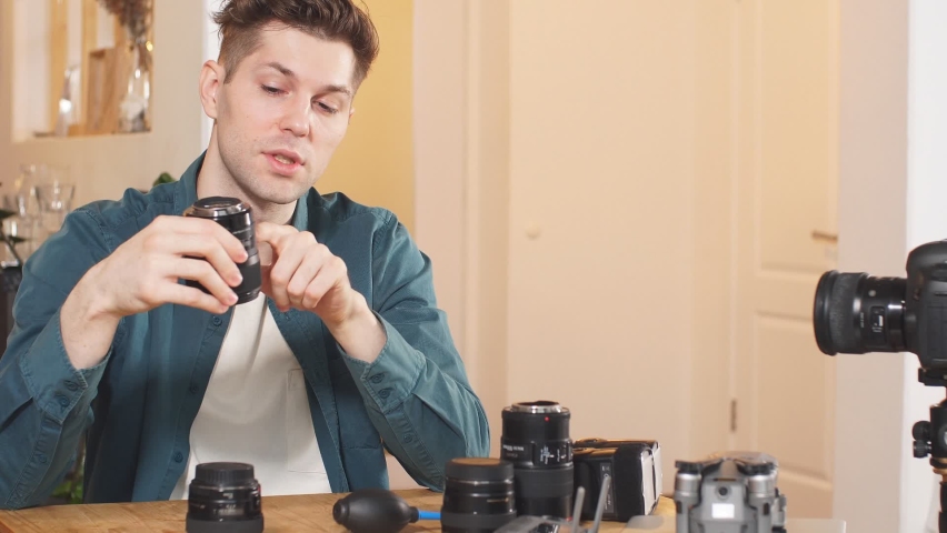Caucasian blogger tells us about the camera accessories on which he shoots his videos.