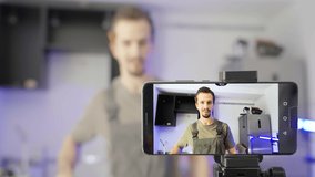 Carpenter recording online teaching courses with smartphone 4K
