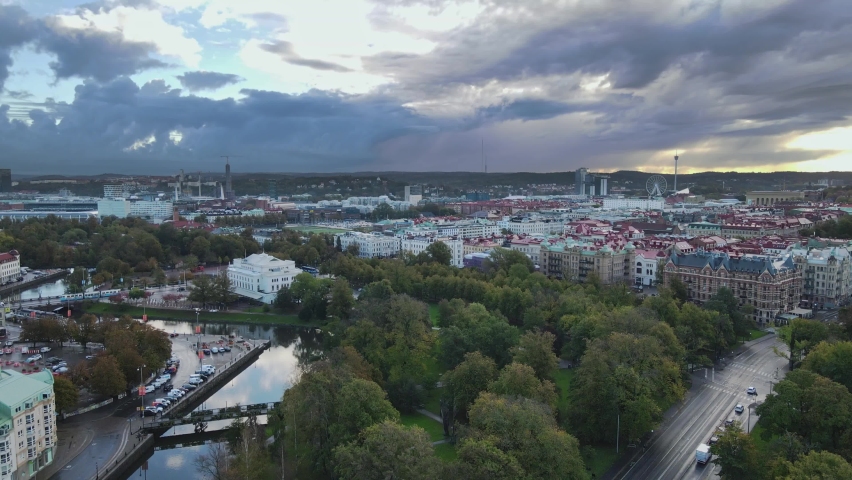 Scenic View Of Kungsparken Park With Stora Teatern In Gothenburg, Sweden Under The Cloudy Sky - Aerial Shot