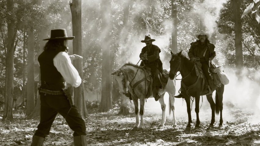 The police shot the thief who robbed the gold. Seat on horseback