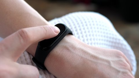 Close-up of a man using a smart watch measures his pulse. Pulse checker app. Smart watch. Wearable touchscreen technology. Smart bracelet on the wrist.