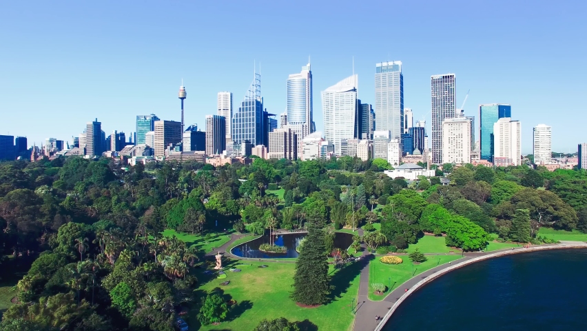 Sydney Royal Botanic Garden and city skyline on a beautiful sunny morning, slow motion aerial view. Royalty-Free Stock Footage #1069882903