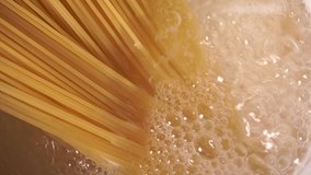 The spaghetti was put in boiling water. The spaghetti is cooked. Close-up
