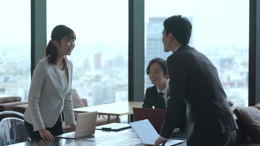 asian businessgroup appkauding in the office