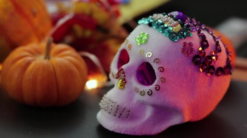 Mexican sugar skull (calaverita de azúcar) para ofrenda de día de muertos y halloween. Day of the dead offering.