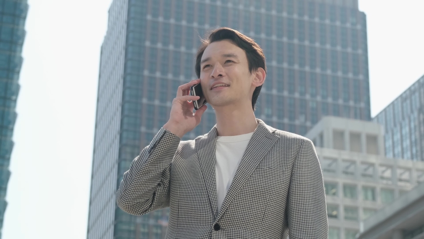 Young Japanese businessman making a phone call Royalty-Free Stock Footage #1070155183