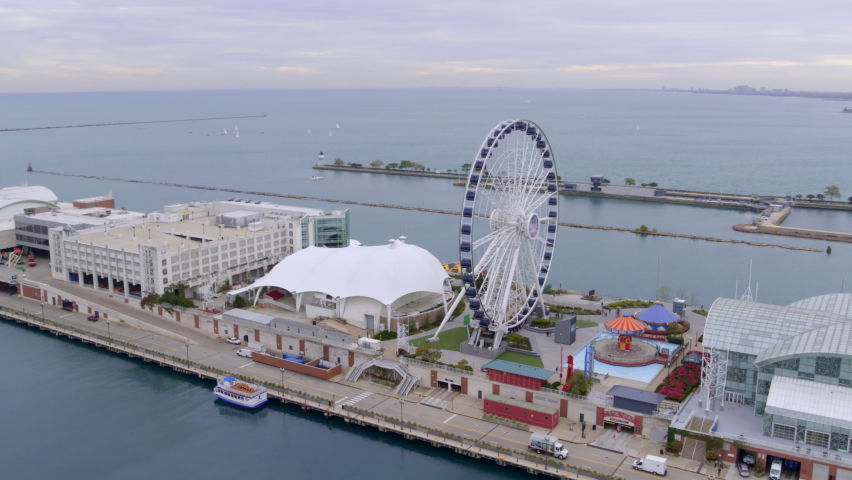 Aerial view of Navy Pier by day, Chicago
