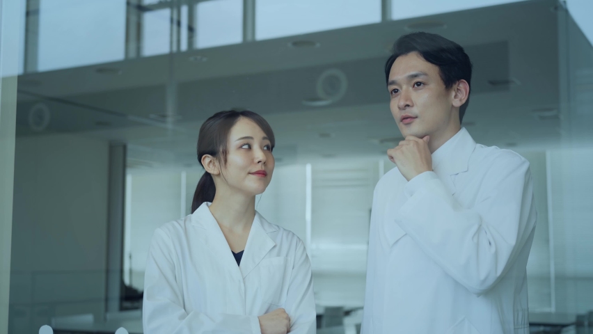 Asian doctors watching hologram screens. Medical technology. Medtech. Royalty-Free Stock Footage #1070790085