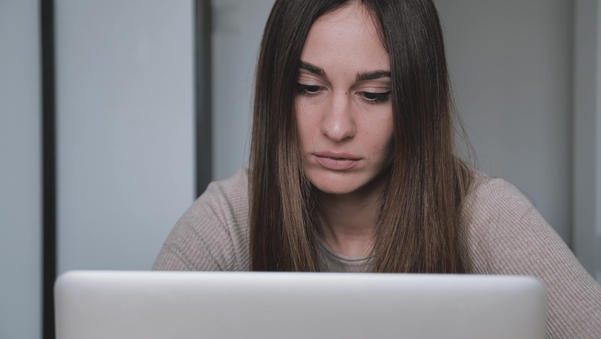Woman headache is killing. Head shot close up stressed young woman looking screen of laptop think about correspondence. Frustrated female feeling a loser at home office. Problem at work Royalty-Free Stock Footage #1070842501