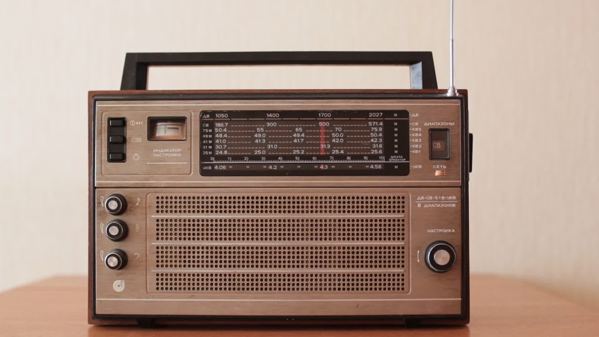 Vintage receiver. Tuning analog radio dial frequency on scale. Royalty-Free Stock Footage #1071002893