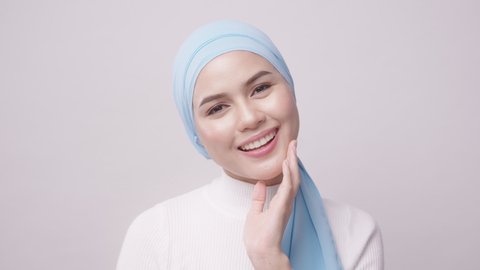135 Hijab skincare Stock Video Footage - 4K and HD Video Clips