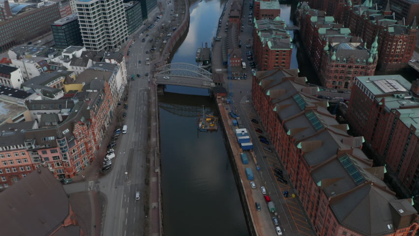 Pedestrians and cars driving on the streets by the canals of Elbe river in Hamburg city center