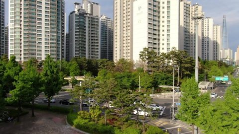 Asia korea seoul songpa-gu lotte tower apartment, samseong-dong Trade Center downtown building road traffic. April 24, 2021, 5:00 p.m.