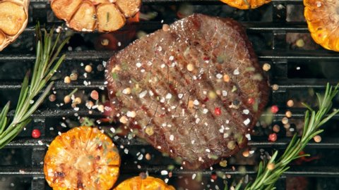 Super Slow Motion Top Shot of Seasoning Falling on Grilled Beef Meat at 1000 fps. Stockvideó