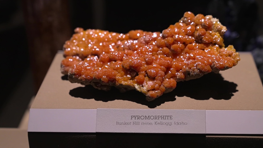 This zooming out video shows sparkling pyromorphite geodes and other special mineral specimens on display.