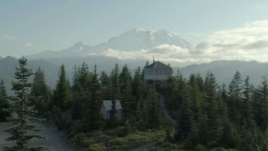 Aerial Shot Of Sun Top Lookout Against Famous Mt Rainier, Drone Flying Forward Over Famous Landmark Against Sky - Seattle, Washington