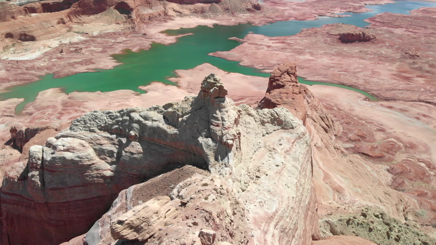 Reveal at Alstrom Point Lake Powell, Utah. 4K Drone footage.