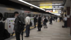 subway. Wait for the train on the platform. get off the train. Get on the train. Blurred video. Japanese scene.
