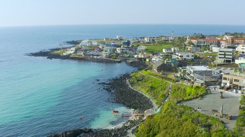 A resort where you can see the emerald sea and cafes. Jeju Island Handam Beach.