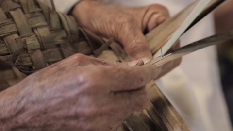Making traditional old Gulf hand tools-An ancient folk heritage of the Gulf