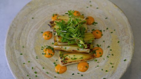 Grilled leeks with sauce and sprouts