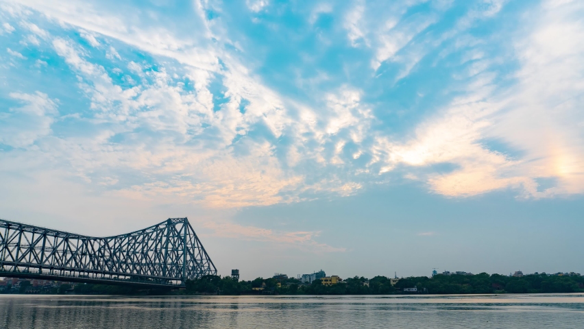 The bridge is one of four on the Hooghly River and is a famous symbol of Kolkata and West Bengal. Royalty-Free Stock Footage #1072878665