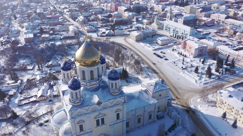 Scenic aerial view of main Orthodox church in Russian city of Yelets, five domed Ascension Cathedral on sunny winter day Royalty-Free Stock Footage #1073332997