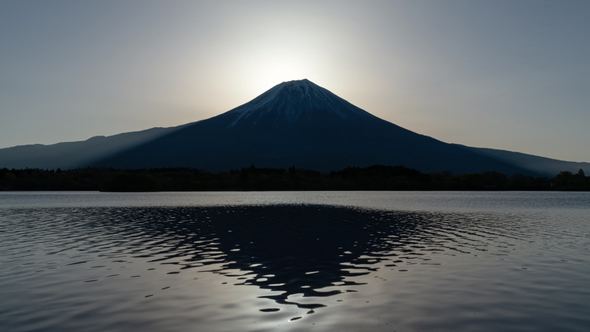 Time-lapse Footage of the Sunrise over the Summit of Mt. Fuji (Diamond Fuji)